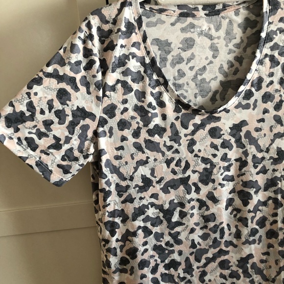 3/$20 OLD NAVY Workout T-Shirt NWOT - Picture 3 of 7